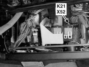 Blok z przekaźnikiem w sedanie e38