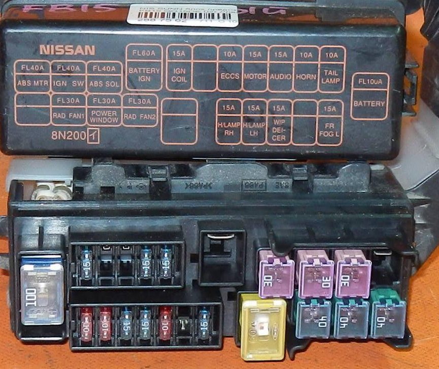 Blok pod maską Nissan Sunny opcja 2
