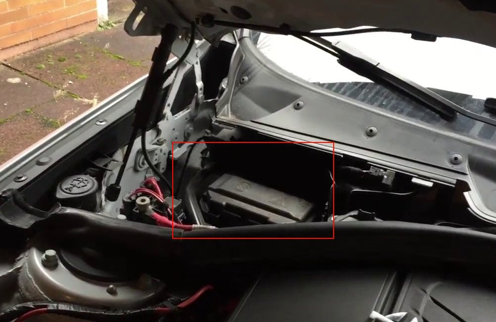 Blok pod maską bmw f20