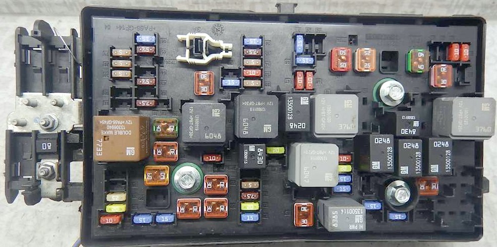 Zdjęcie bloku pod maską opel insignia