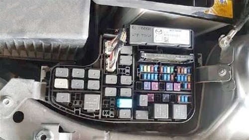 Zdjęcie przykładowego bloku pod maską Mazdy 3