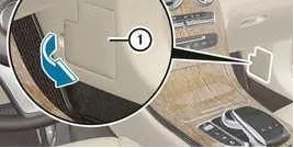 lokalizacja skrzynki bezpieczników Mercedes 213