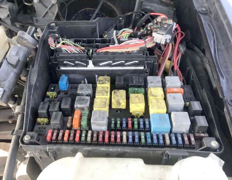 zabezpieczenie bezpieczników Mercedes ml 163