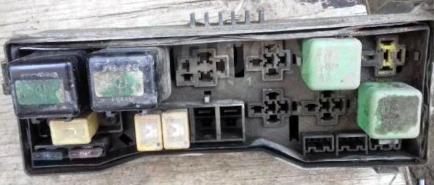 Foto Skrzynka bezpieczników serii isuzu N